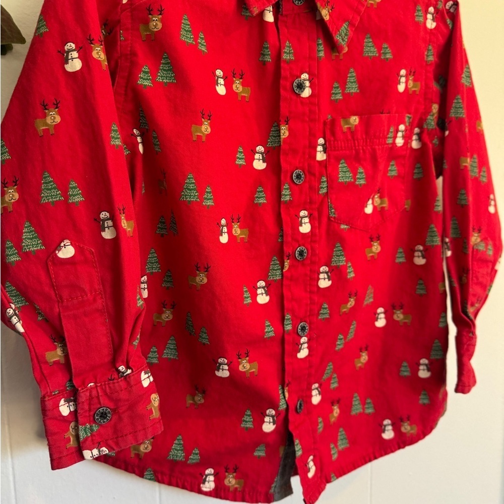 🎄❄️ Kids Holiday Button-Down Shirt 4T | Free Planet 🤍✨ - Picture 5 of 7